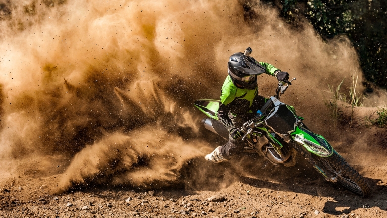 Protezioni motocross e enduro: come affrontare i percorsi offroad in sicurezza